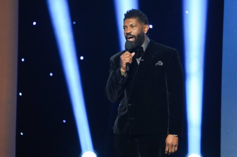 NAACP Image Awards open with Deon Cole jokes, BAFTA nod and Michael B. Jordan, Delroy Lindo support | iNFOnews.ca