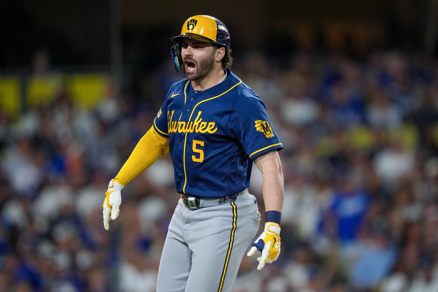 Brewers stun Dodgers with back-to-back homers in 7th inning and ride 6-2 win to 3-0 lead in NLCS | iNFOnews.ca Brewers stun Dodgers with back-to-back homers in 7th inning and ride 6-2 win to 3-0 lead in NLCS | iNFOnews.ca
