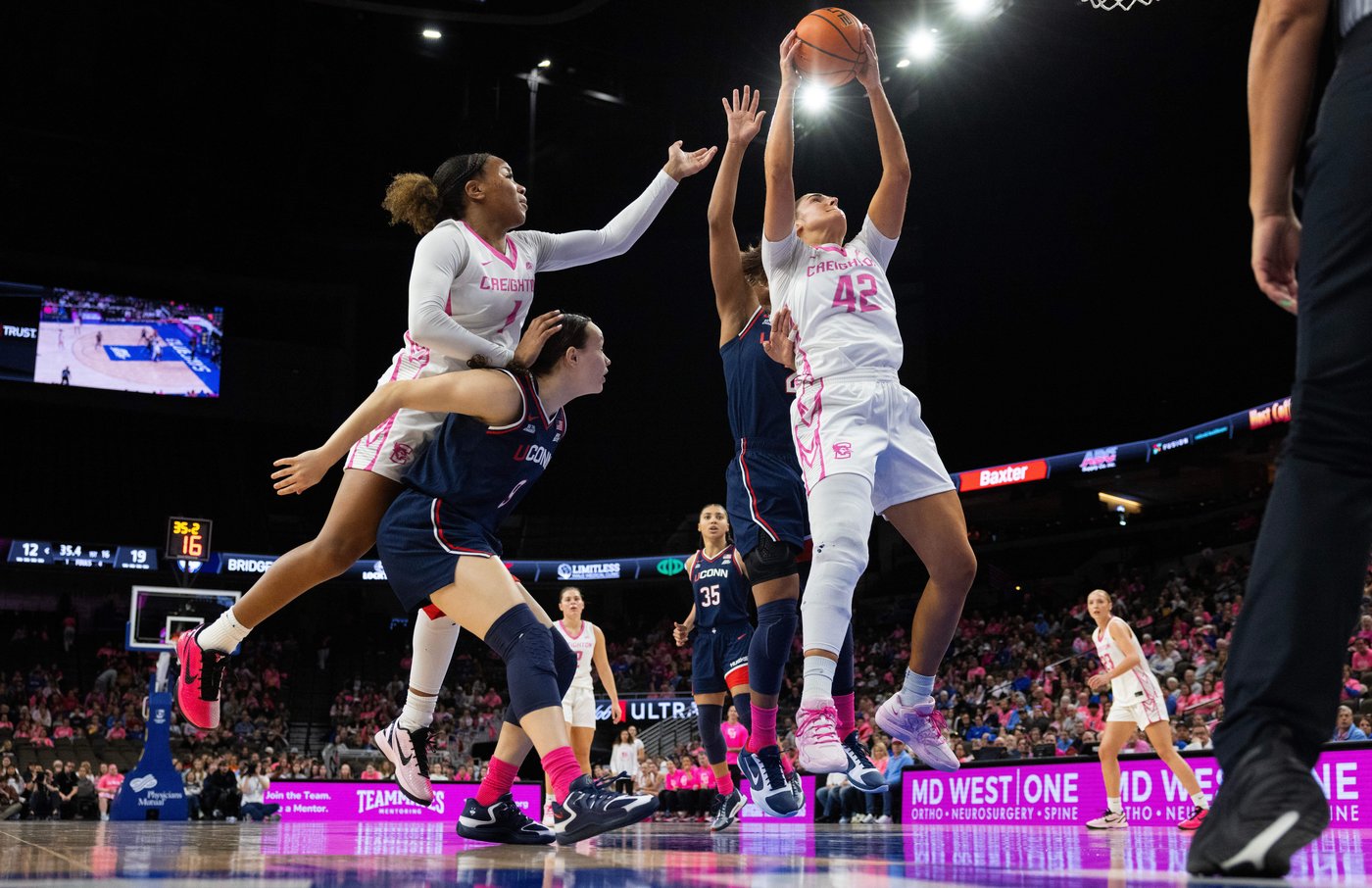 Sarah Strong records double-double as No. 1 UConn routs Creighton 95-54 | iNFOnews.ca