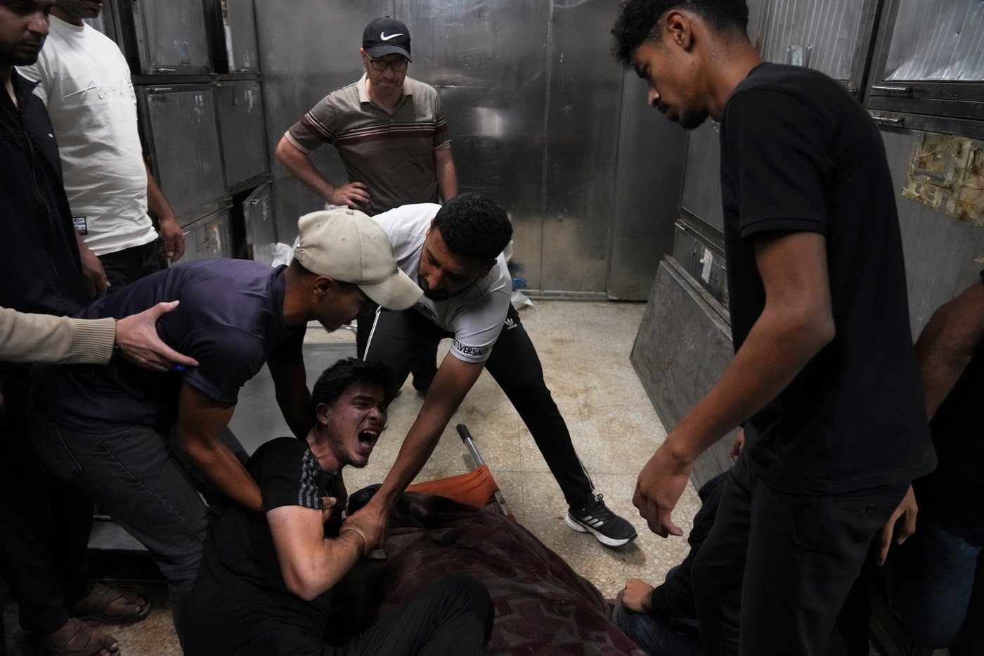 Arab attacker opens fire in central Israel, killing 1 and wounding 5 | iNFOnews.ca Arab attacker opens fire in central Israel, killing 1 and wounding 5 | iNFOnews.ca