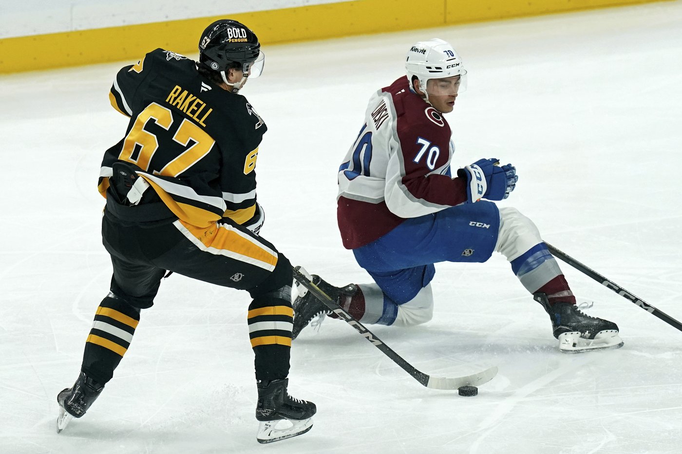 Rantanen records hat trick in 600th game and adds two assists as the Avalanche drill Pittsburgh 6-2 | iNFOnews.ca
