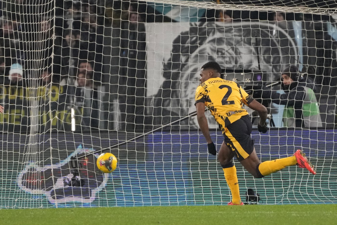 Inter stuns Lazio 6-0 to remind rivals of its title aspirations in Serie A | iNFOnews.ca