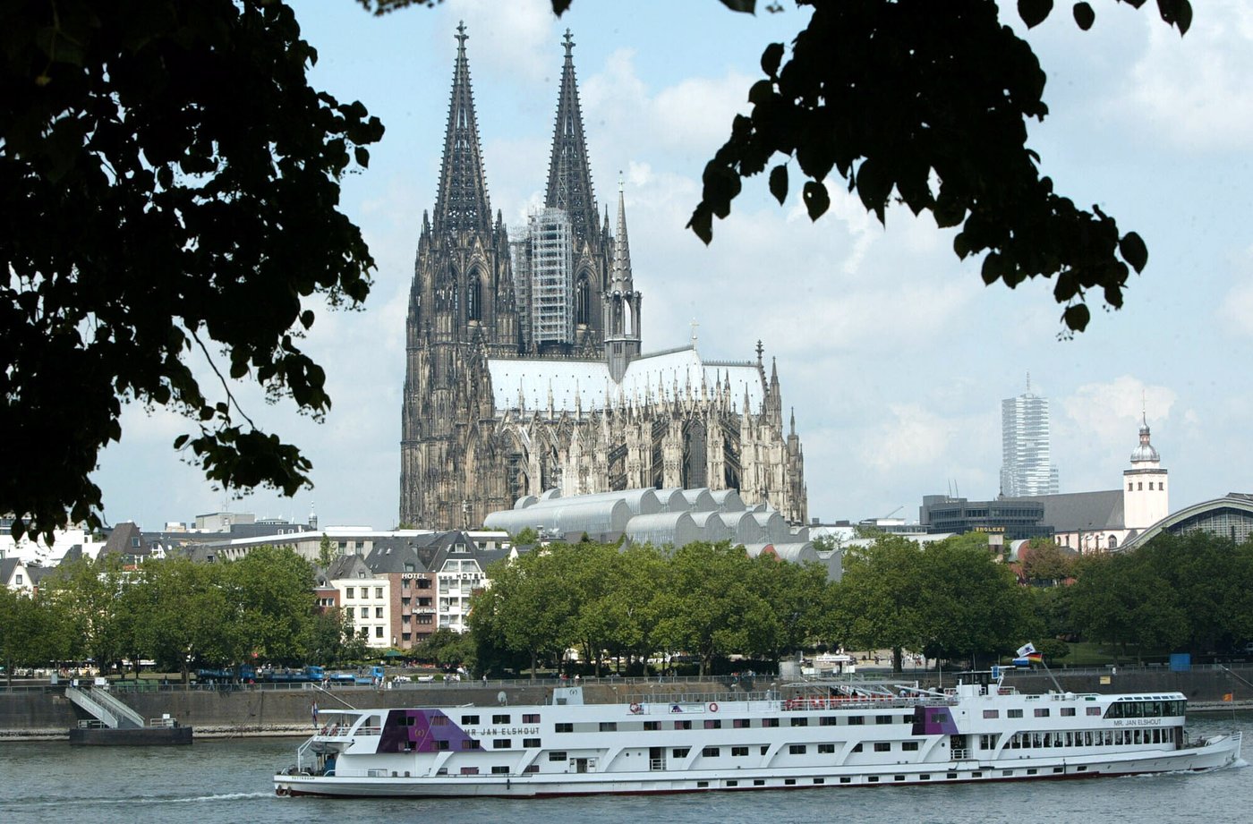 Cologne Cathedral, one of Germany's best-known landmarks, to charge tourists for admission | iNFOnews.ca Cologne Cathedral, one of Germany's best-known landmarks, to charge tourists for admission | iNFOnews.ca