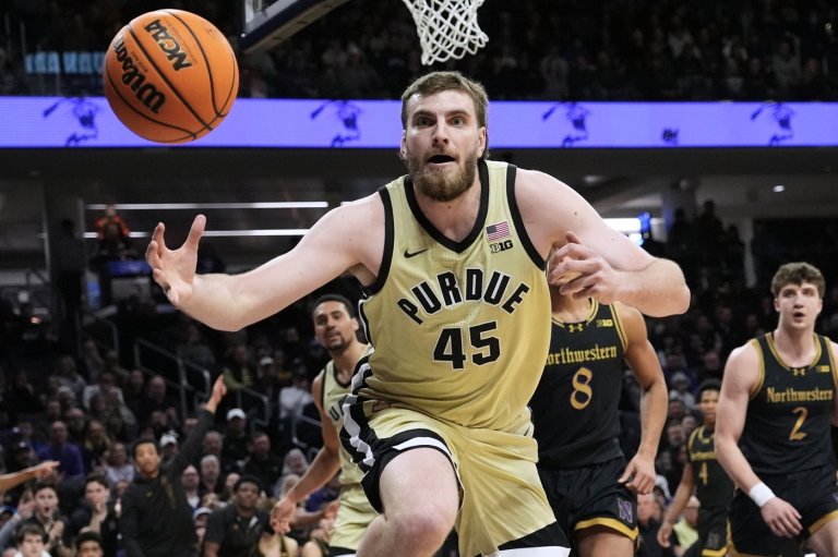 C.J. Cox rallies No. 15 Purdue past Nick Martinelli and Northwestern 70-66 | iNFOnews.ca