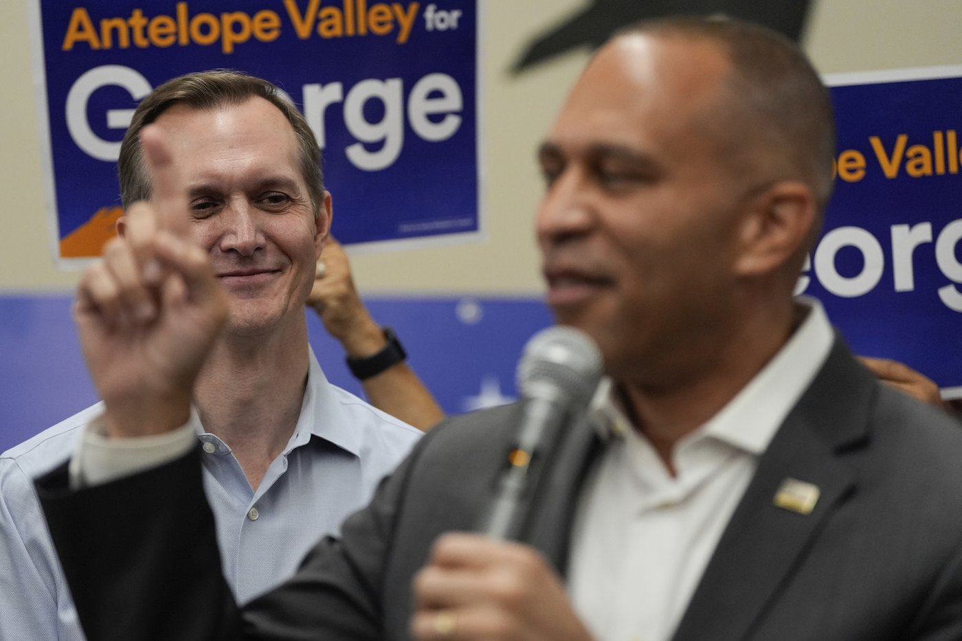 Democrat Hakeem Jeffries stumps in California in a bid to reclaim House control | iNFOnews.ca Democrat Hakeem Jeffries stumps in California in a bid to reclaim House control | iNFOnews.ca