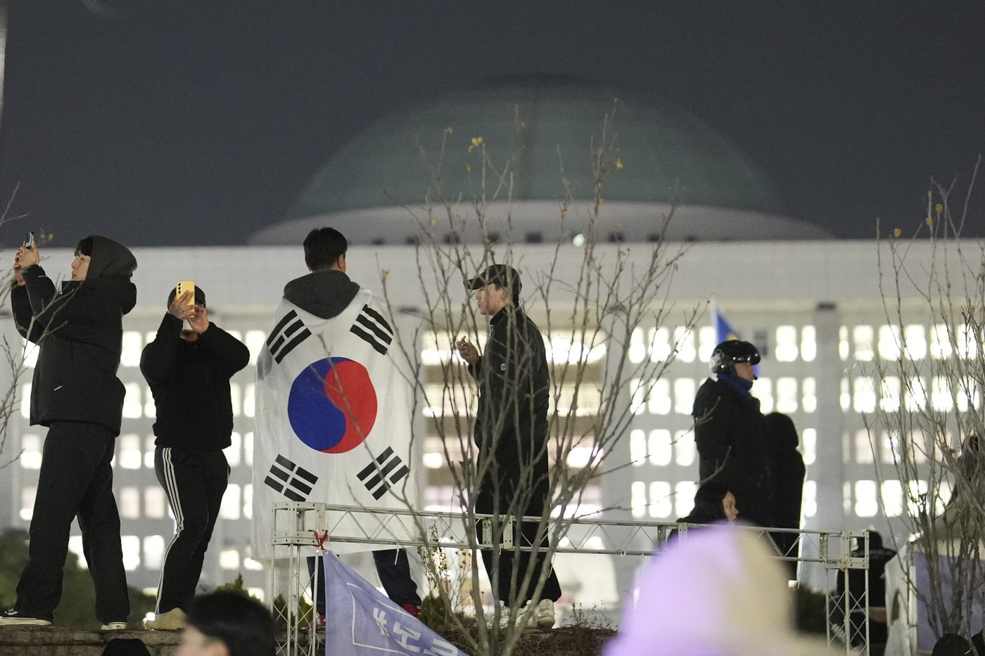 South Korea lifts president's martial law decree after lawmakers reject military rule | iNFOnews.ca