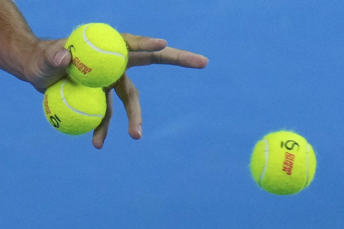 Alcaraz rallies past Sinner to win China Open and make it 3-for-3 against his top rival this year | iNFOnews.ca