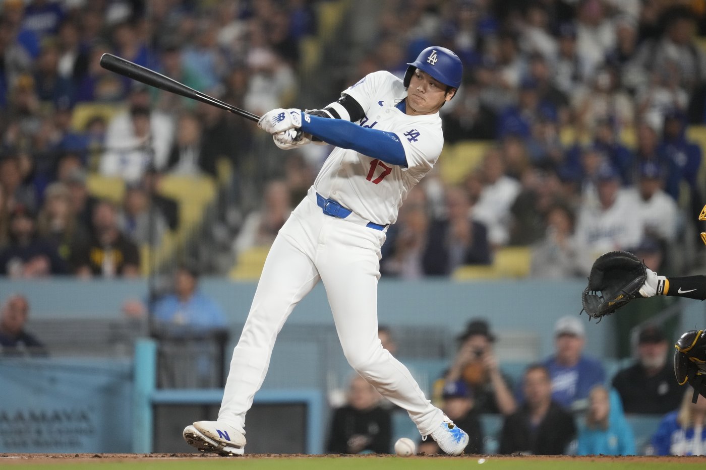 Dodgers rally with 5 runs in 7th and beat Padres 7-2 to clinch 11th NL West title in 12 years | iNFOnews.ca