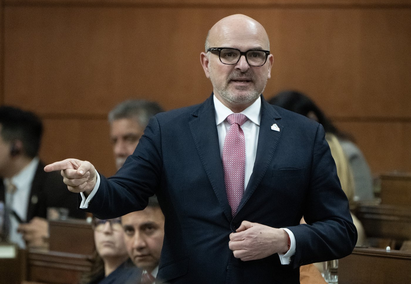 Randy Boissonnault leaves Liberal cabinet after shifting Indigenous identity claims | iNFOnews.ca