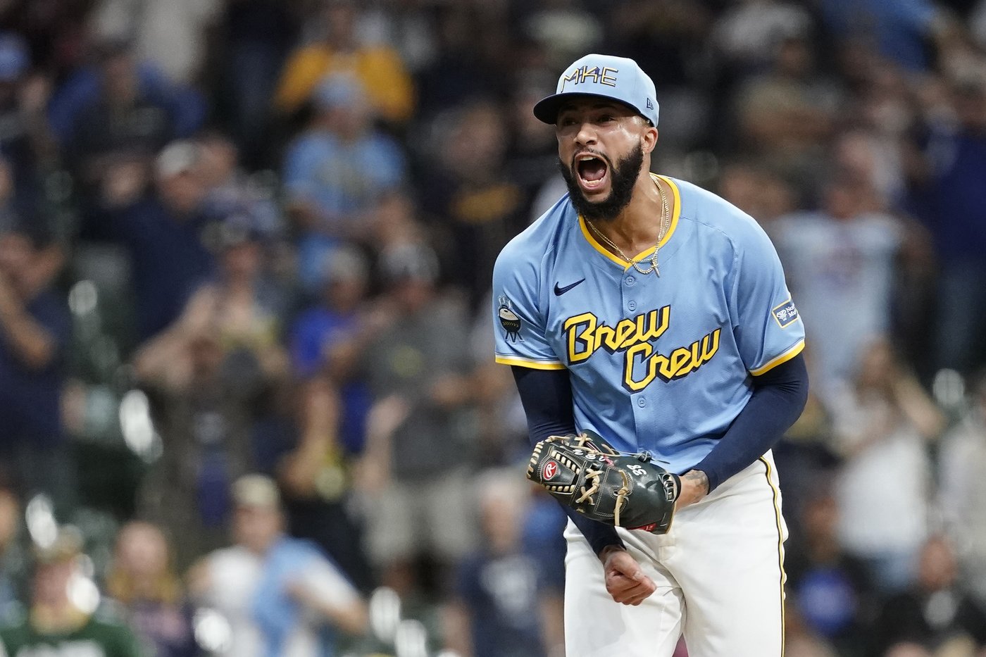NL Central champion Brewers overcome 8-run deficit and beat Diamondbacks 10-9 | iNFOnews.ca