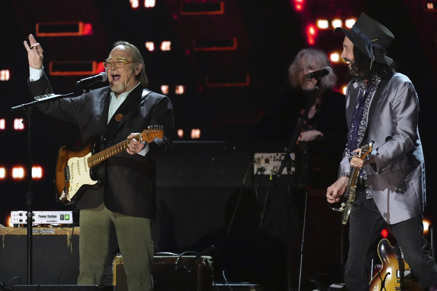 FireAid delivered loads of surprises. Here are some of the best moments from the musical benefit | iNFOnews.ca FireAid delivered loads of surprises. Here are some of the best moments from the musical benefit | iNFOnews.ca