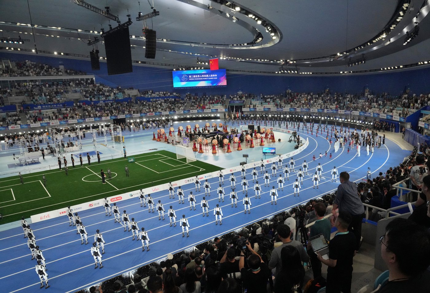 Humanoid robots sprint, play soccer and set records at Beijing games, in photos | iNFOnews.ca