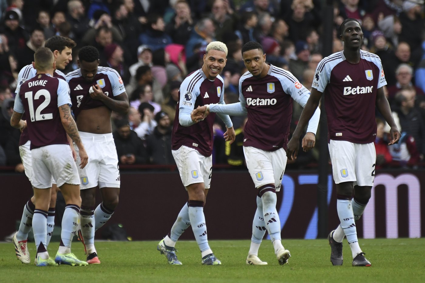 Man City crisis deepens after another loss, Arsenal closes gap on Liverpool | iNFOnews.ca