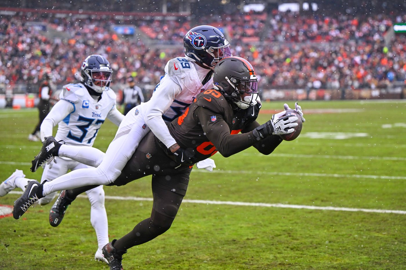 NFL tight end David Njoku says it's time for find new home after 9 seasons with Browns | iNFOnews.ca