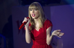 In London, Taylor Swift says huge sales of new album 'Red' are 'unbelievable' | iNFOnews.ca CP20677254