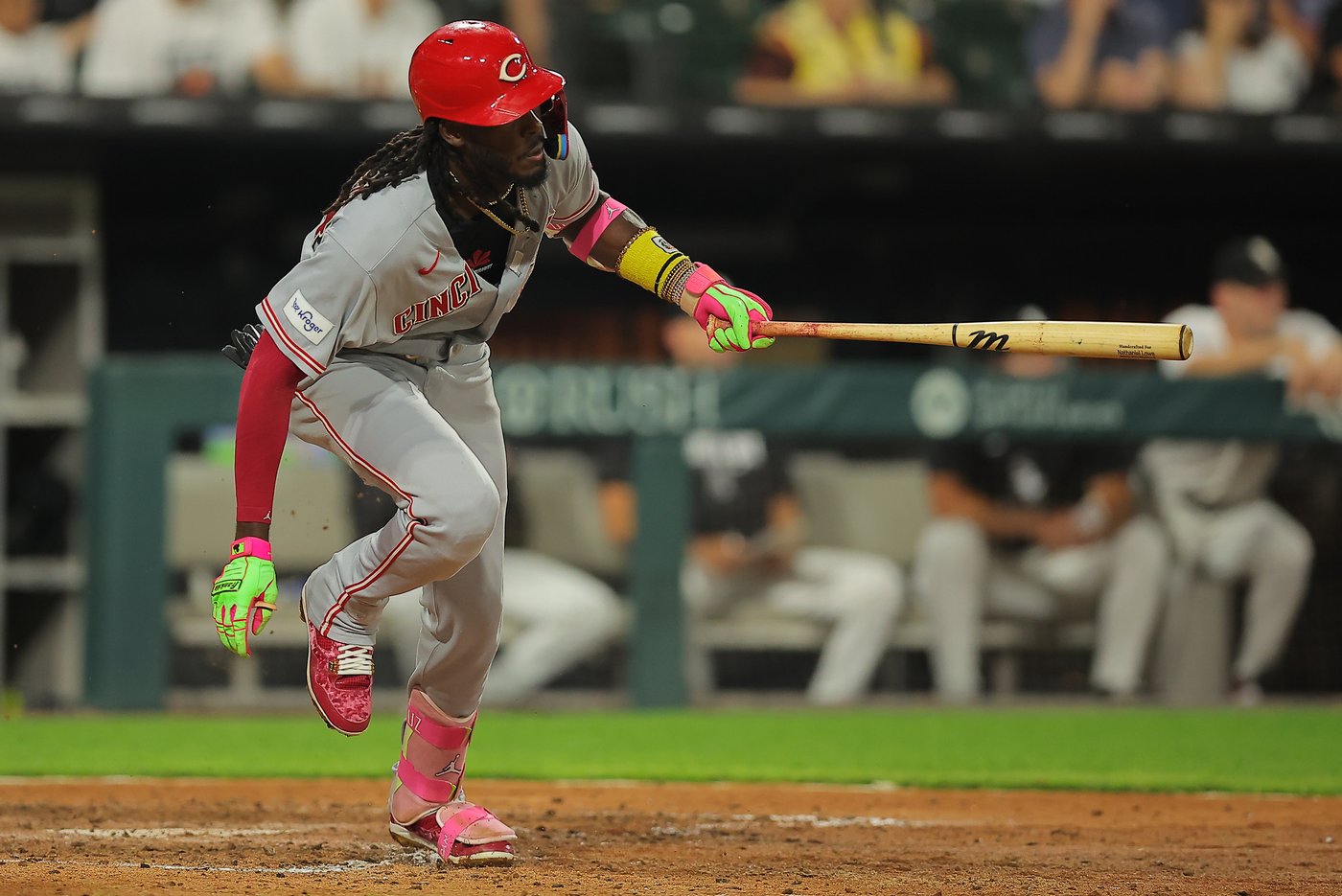 Reds rally late, beat the White Sox 5-4 in the 10th to spoil pope hat giveaway night | iNFOnews.ca