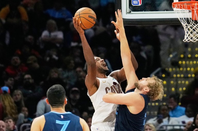 Donovan Mitchell scores 30 as Cavaliers rally over Grizzlies | iNFOnews.ca