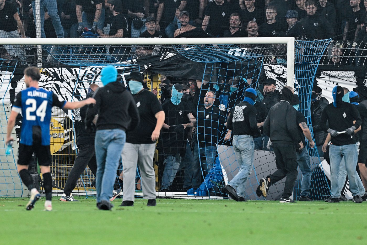 German Cup match marred by fireworks, pitch invasion | iNFOnews.ca