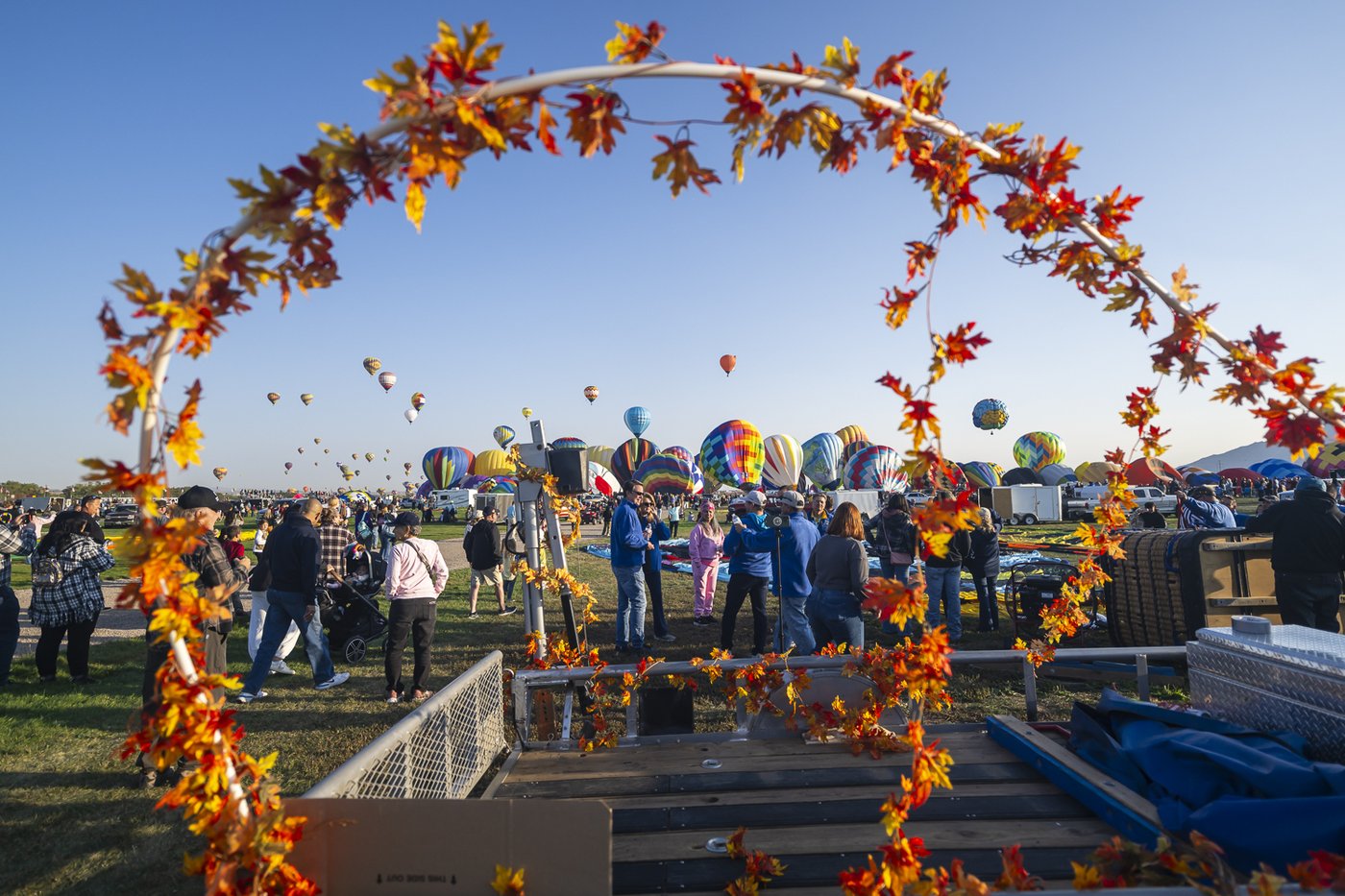 'Magical' flotilla of hot air balloons take flight at international fiesta amid warm temperatures | iNFOnews.ca 'Magical' flotilla of hot air balloons take flight at international fiesta amid warm temperatures | iNFOnews.ca