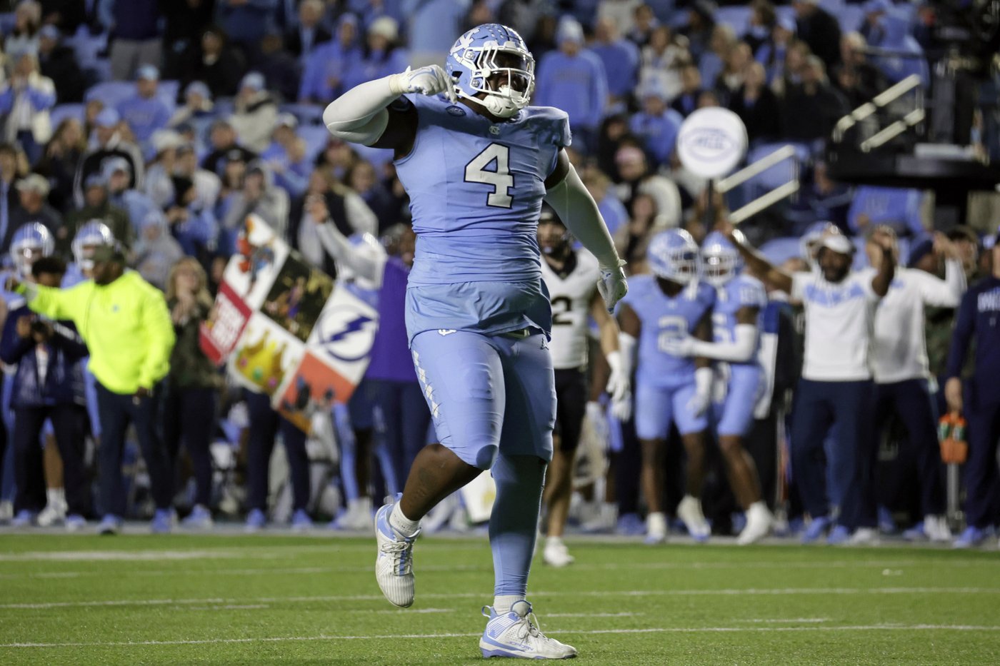 Hampton's huge day helps North Carolina hold off Wake Forest 31-24 to reach bowl eligibility | iNFOnews.ca Hampton's huge day helps North Carolina hold off Wake Forest 31-24 to reach bowl eligibility | iNFOnews.ca