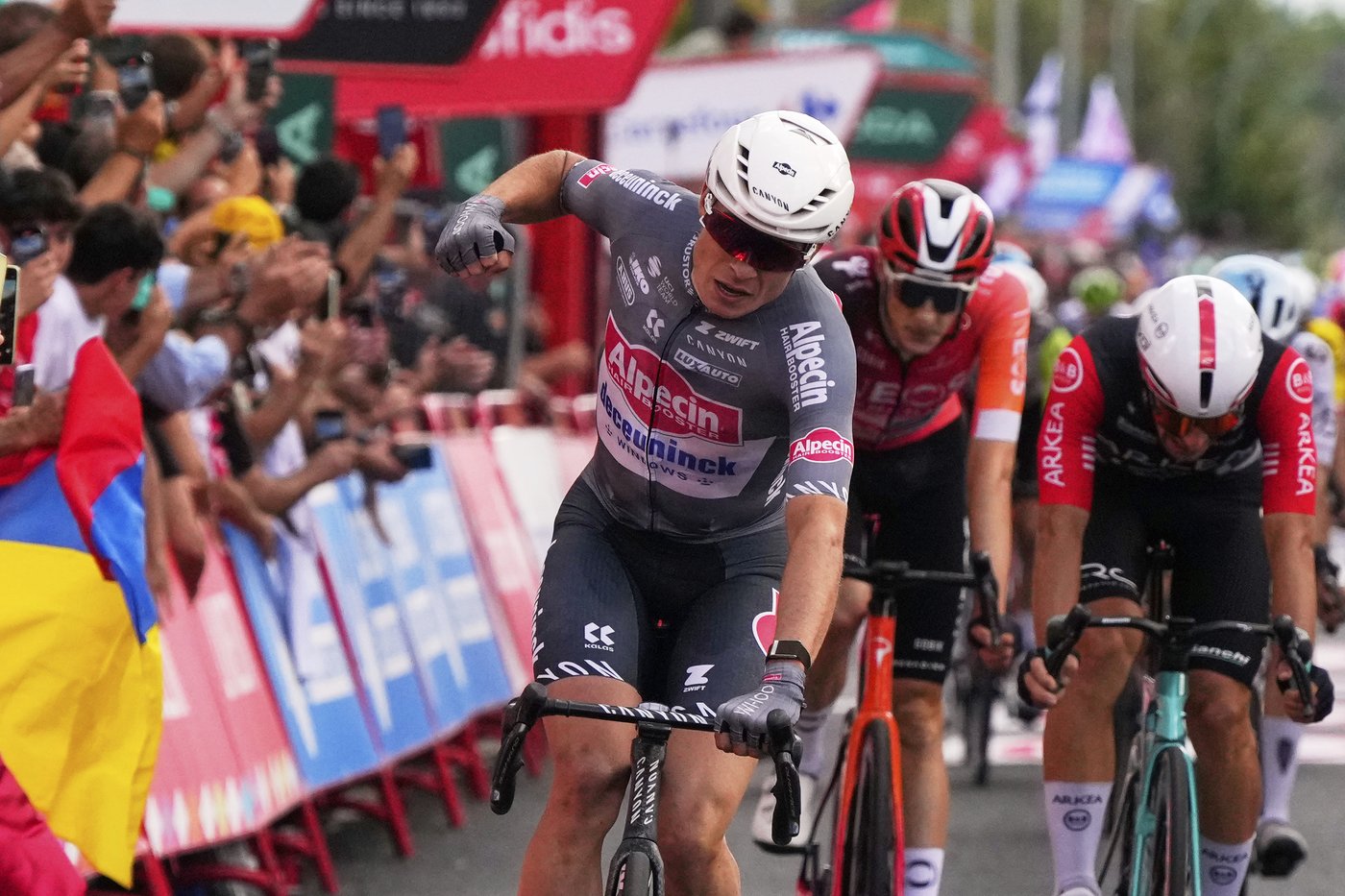 Philipsen wins his third stage at Vuelta and Vingegaard leads before decisive day | iNFOnews.ca