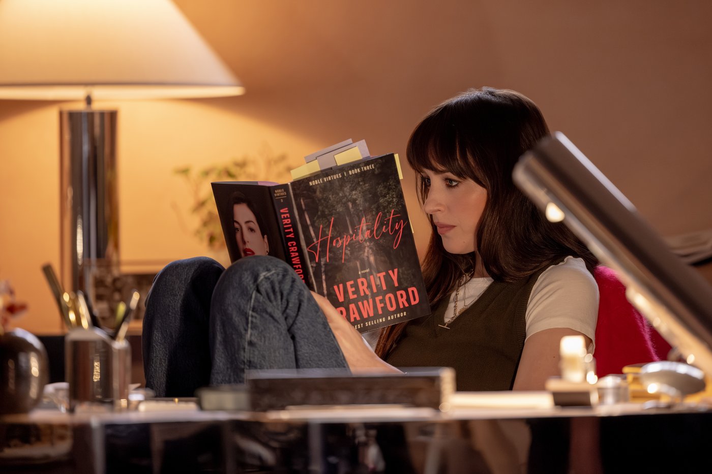 'Verity' puts Anne Hathaway, Dakota Johnson and Josh Hartnett in a steamy Colleen Hoover thriller | iNFOnews.ca