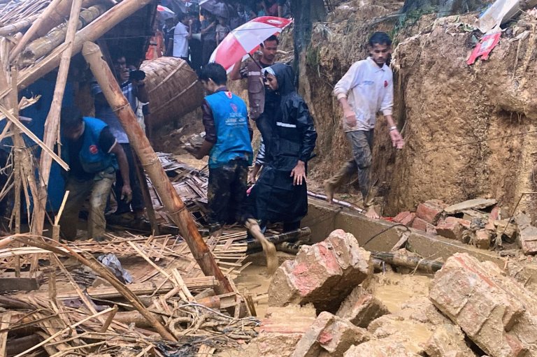 Bangladesh relocates refugees after landslide kills at least 5 children | iNFOnews.ca