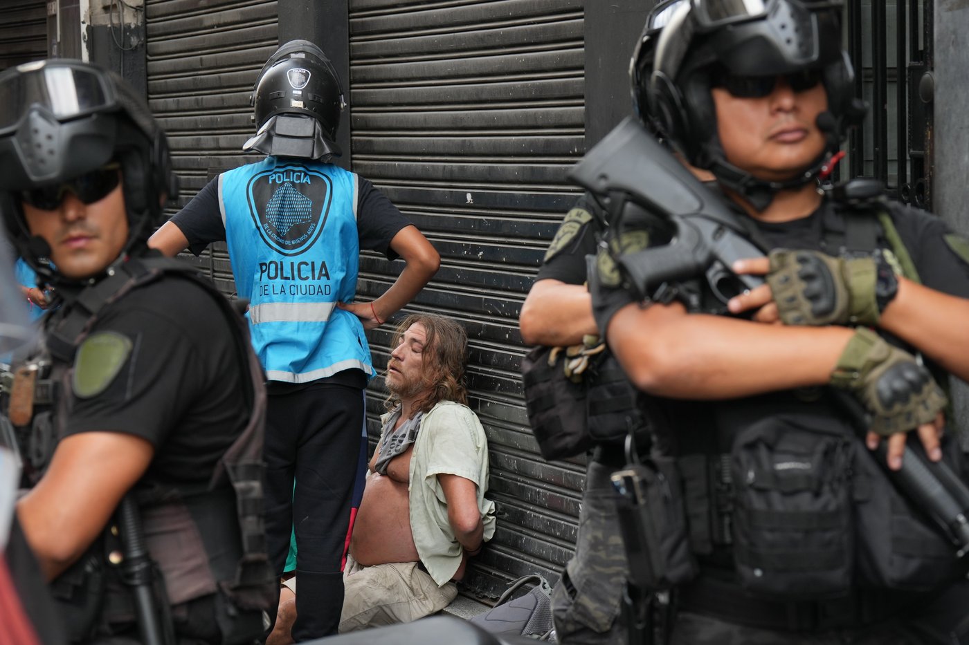 Argentine workers clash with police as senators debate labor reform, in photos | iNFOnews.ca
