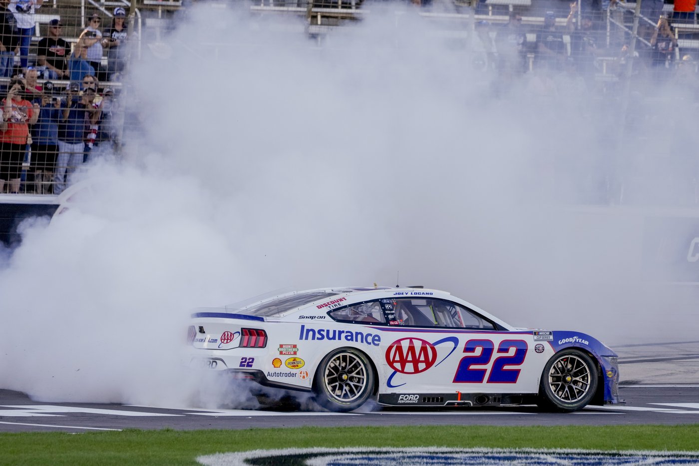 Reigning Cup champion Joey Logano gets 1st win this season in overtime at Texas | iNFOnews.ca