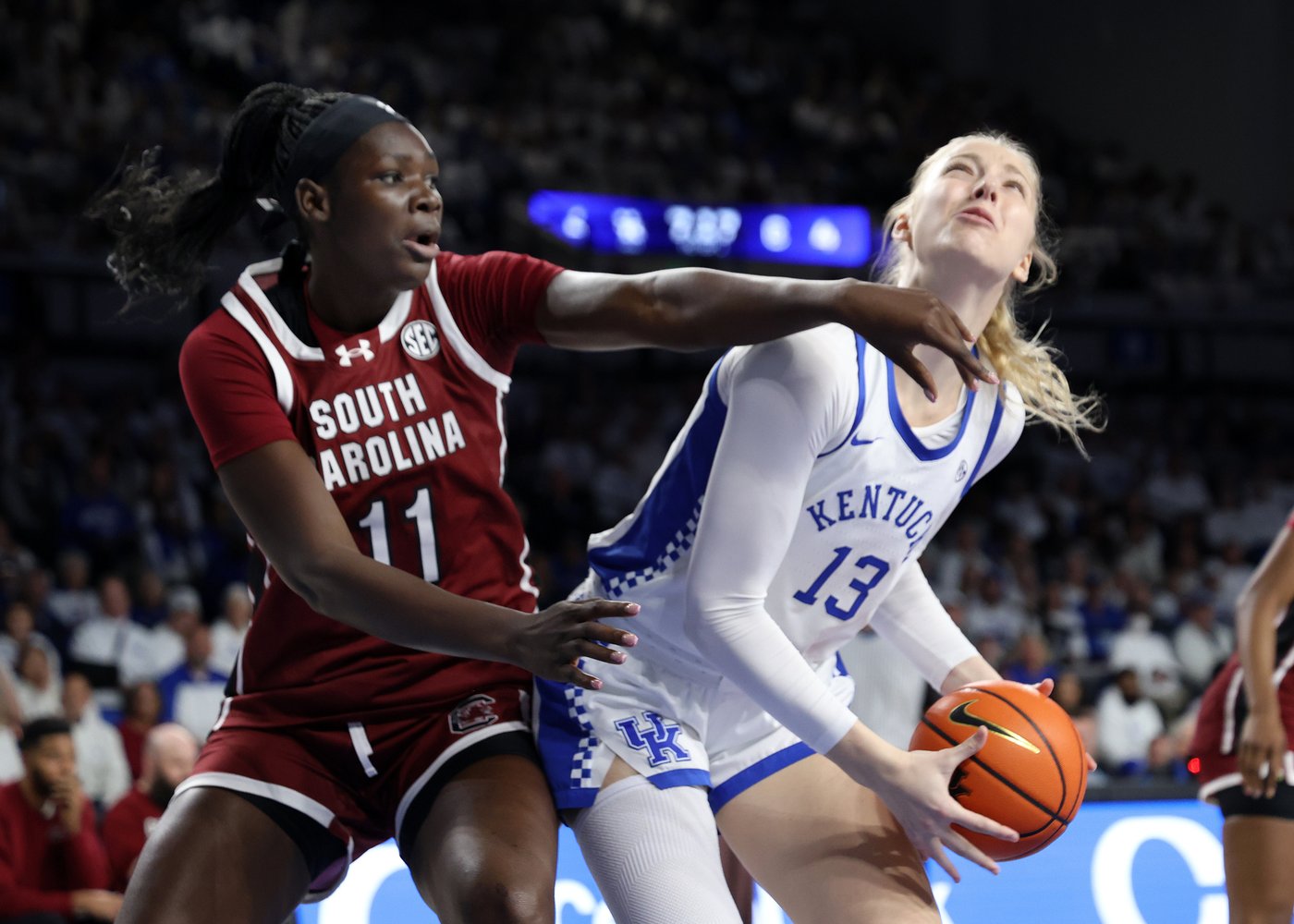 No. 3 South Carolina holds off No. 16 Kentucky 60-56 | iNFOnews.ca