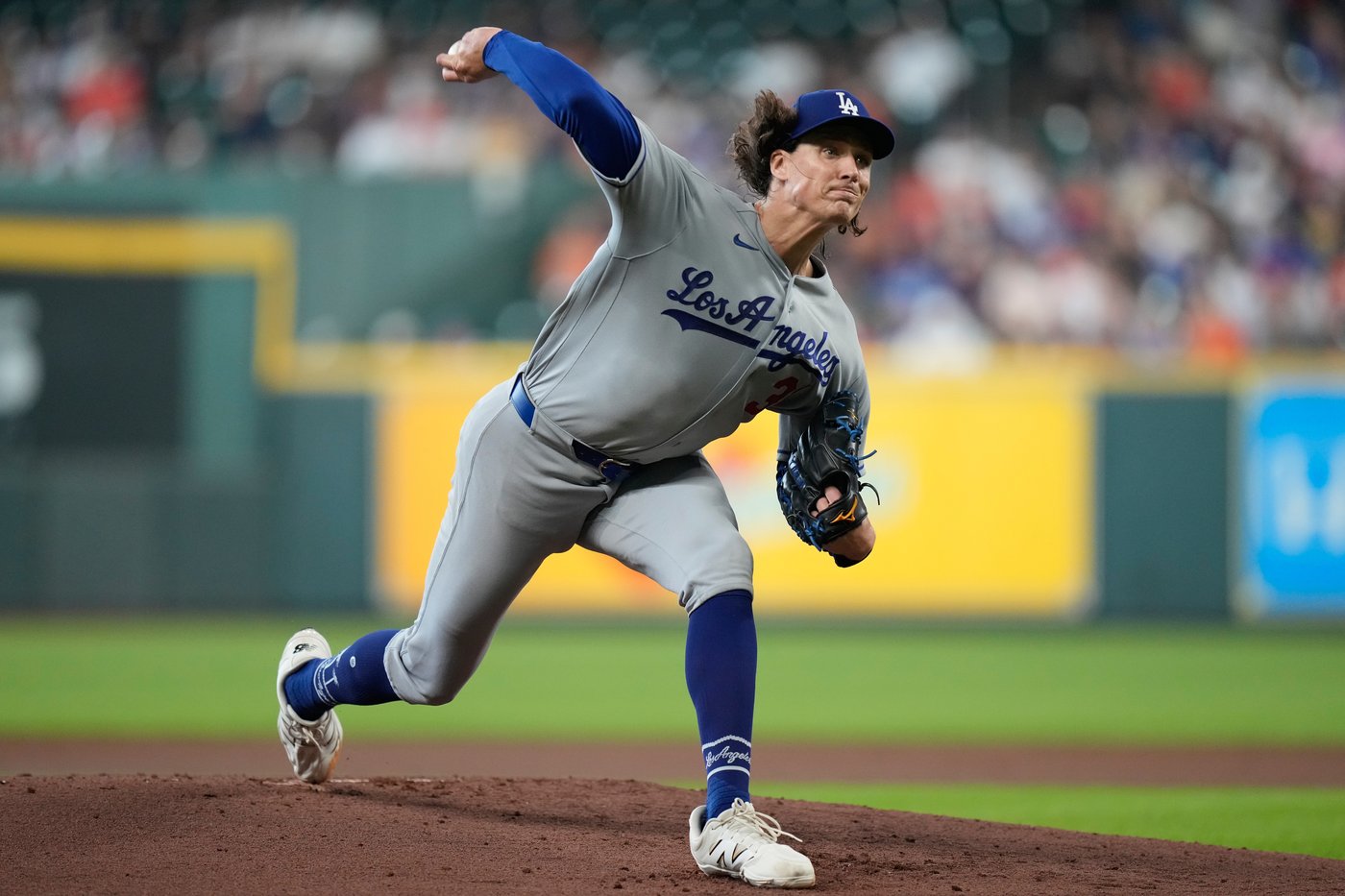 Dodgers’ Tyler Glasnow leaves vs Astros before second inning with back spasms | iNFOnews.ca