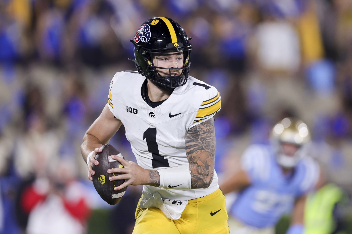 Garbers, Schwesinger lead UCLA past Iowa 20-17 for Bruins' 3rd straight win | iNFOnews.ca