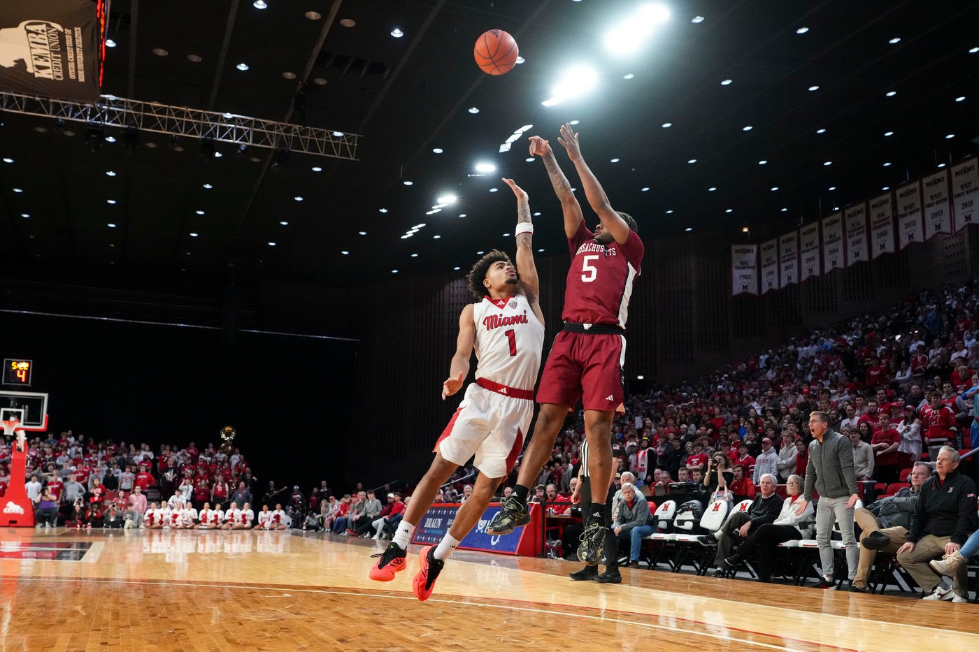No. 24 Miami (Ohio) improves to 21-0 by holding off UMass 86-84 | iNFOnews.ca No. 24 Miami (Ohio) improves to 21-0 by holding off UMass 86-84 | iNFOnews.ca