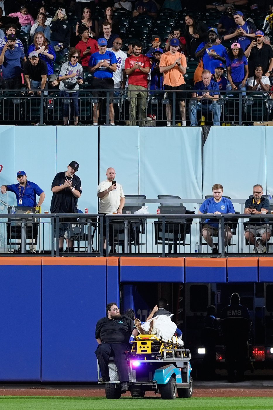 Mets' Jared Young has concussion symptoms, CT scan negative after scary collision with Nolan McLean | iNFOnews.ca Mets' Jared Young has concussion symptoms, CT scan negative after scary collision with Nolan McLean | iNFOnews.ca