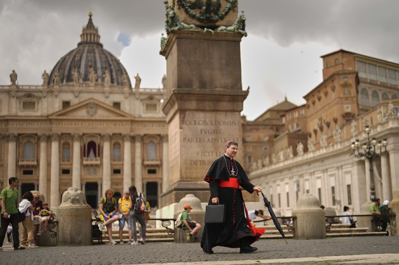 Ahead of the conclave, Vatican staff vow secrecy under threat of excommunication | iNFOnews.ca