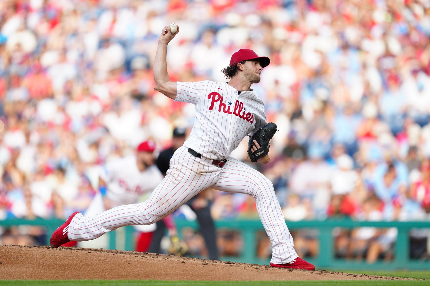 Phillies' Aaron Nola exits with right knee contusion in sixth inning against Toronto | iNFOnews.ca