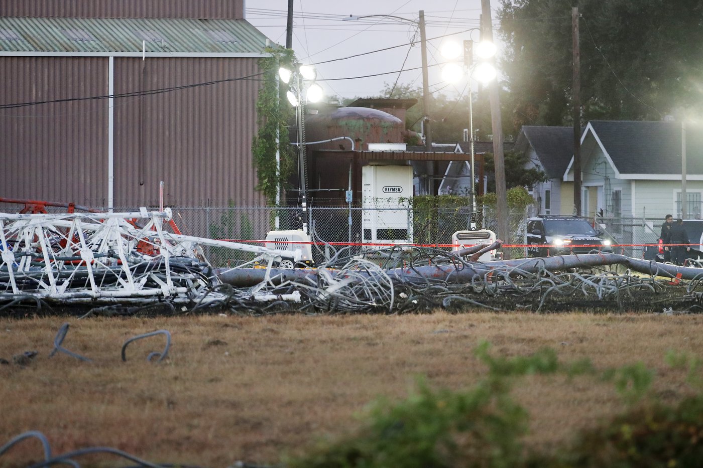 Helicopter crashes into radio tower in Houston, killing 4 | iNFOnews.ca