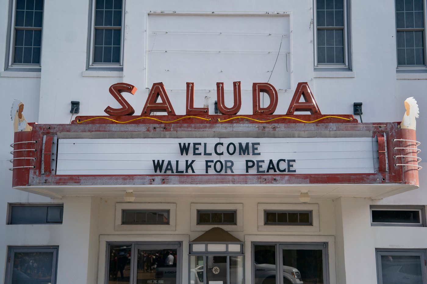 Buddhist monks and their dog captivate Americans while walking for peace | iNFOnews.ca Buddhist monks and their dog captivate Americans while walking for peace | iNFOnews.ca