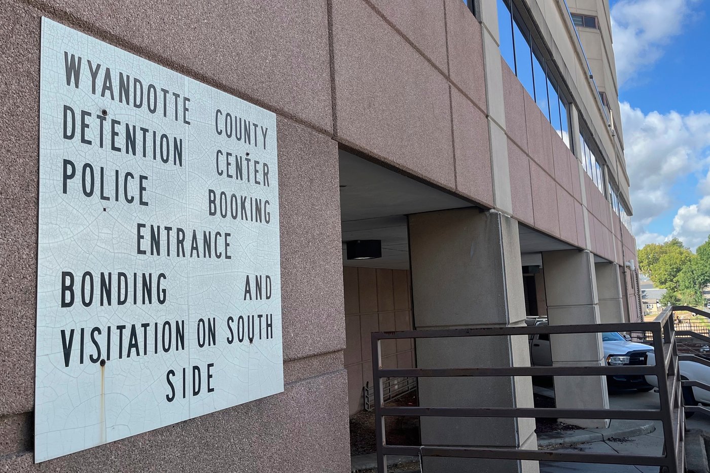 Kansas deputy charged with murder in the death of a man in custody | iNFOnews.ca Kansas deputy charged with murder in the death of a man in custody | iNFOnews.ca