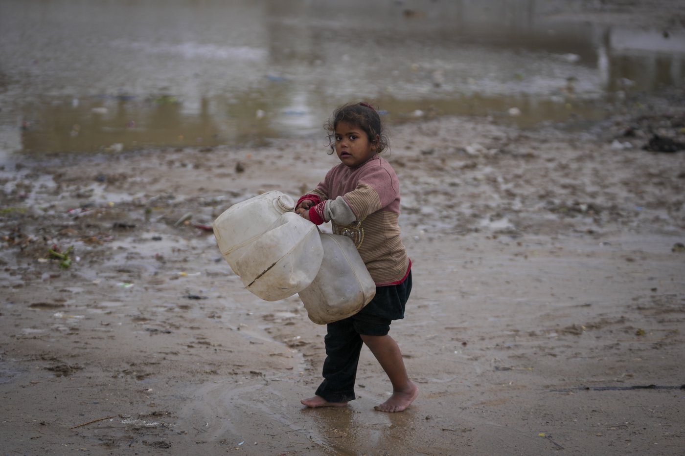 Middle East latest: Dozens of patients and wounded evacuated from Gaza for treatment | iNFOnews.ca
