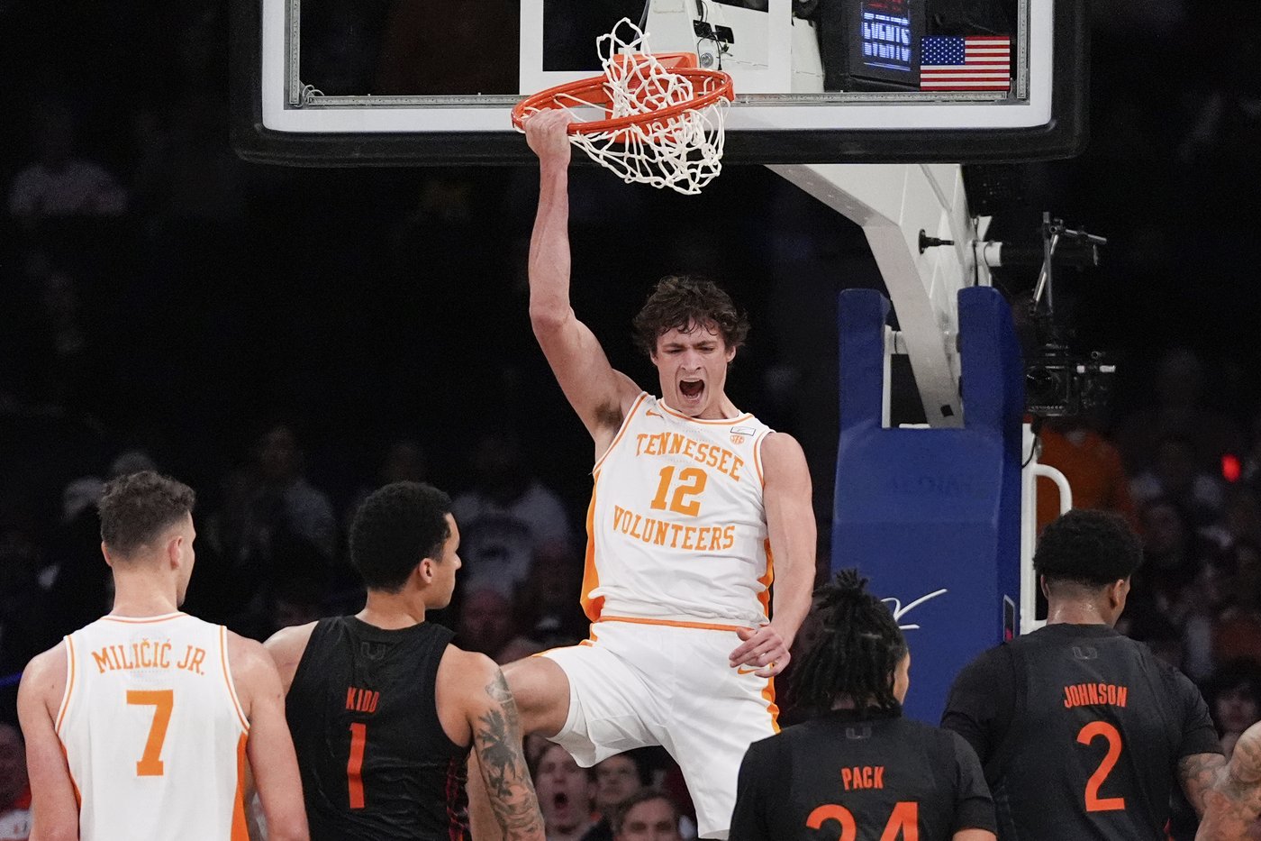 No. 1 Tennessee beats Miami at the Jimmy V Classic | iNFOnews.ca No. 1 Tennessee beats Miami at the Jimmy V Classic | iNFOnews.ca