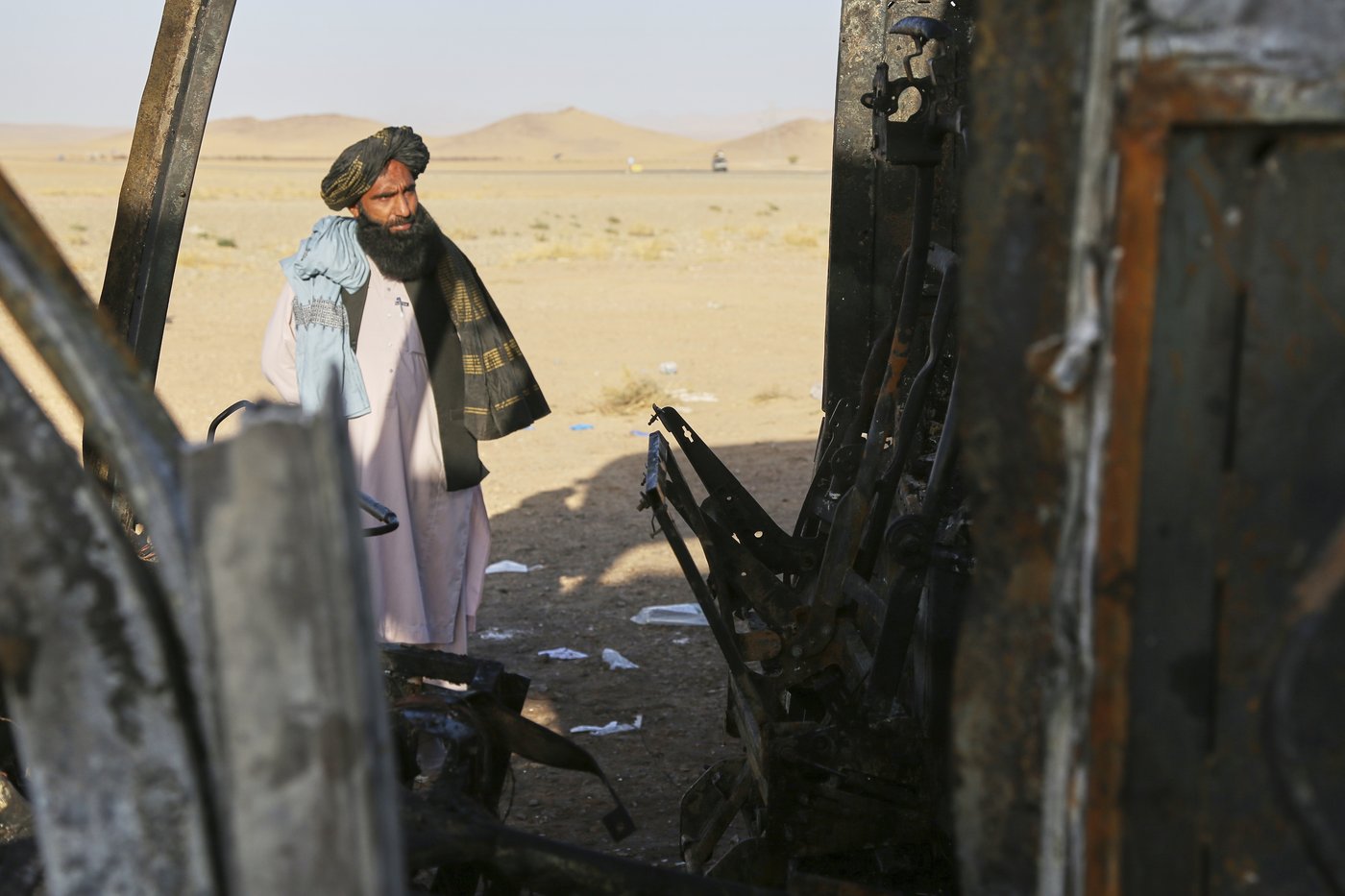 Bus crash in Afghanistan kills 79 people returning from Iran | iNFOnews.ca