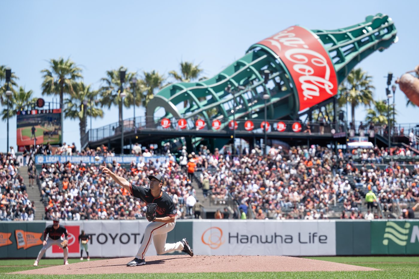 Mahle gets first win since April and Schmitt hits go-ahead, 3-run homer as Giants beat Rockies 4-2 | iNFOnews.ca Mahle gets first win since April and Schmitt hits go-ahead, 3-run homer as Giants beat Rockies 4-2 | iNFOnews.ca