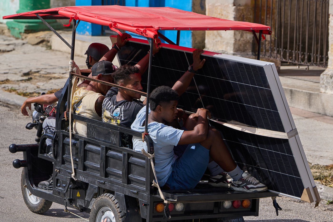 Solar-powered tricycles help Cubans navigate fuel shortages and blackouts | iNwheels