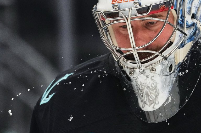Grubauer stops all 19 shots in relief as the Kraken beat the Sharks 4-1 | iNFOnews.ca