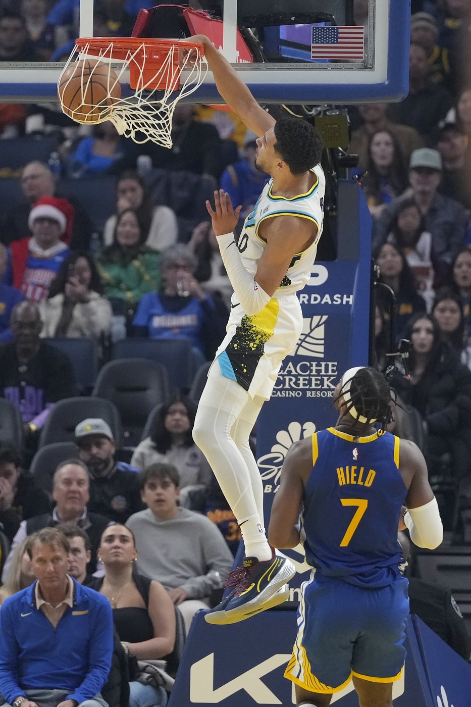 Myles Turner hits late 3-pointer, scores 23 as Pacers beat Warriors 111-105 | iNFOnews.ca