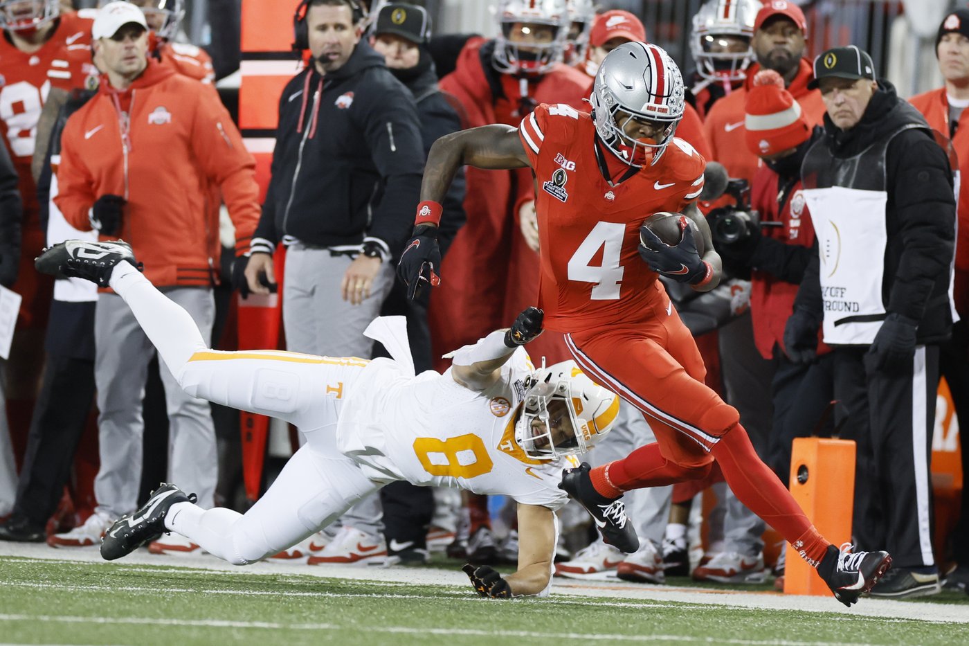 Howard throws 2 TD passes to Smith to help Ohio State rout Tennessee 42-17 in CFP | iNFOnews.ca Howard throws 2 TD passes to Smith to help Ohio State rout Tennessee 42-17 in CFP | iNFOnews.ca