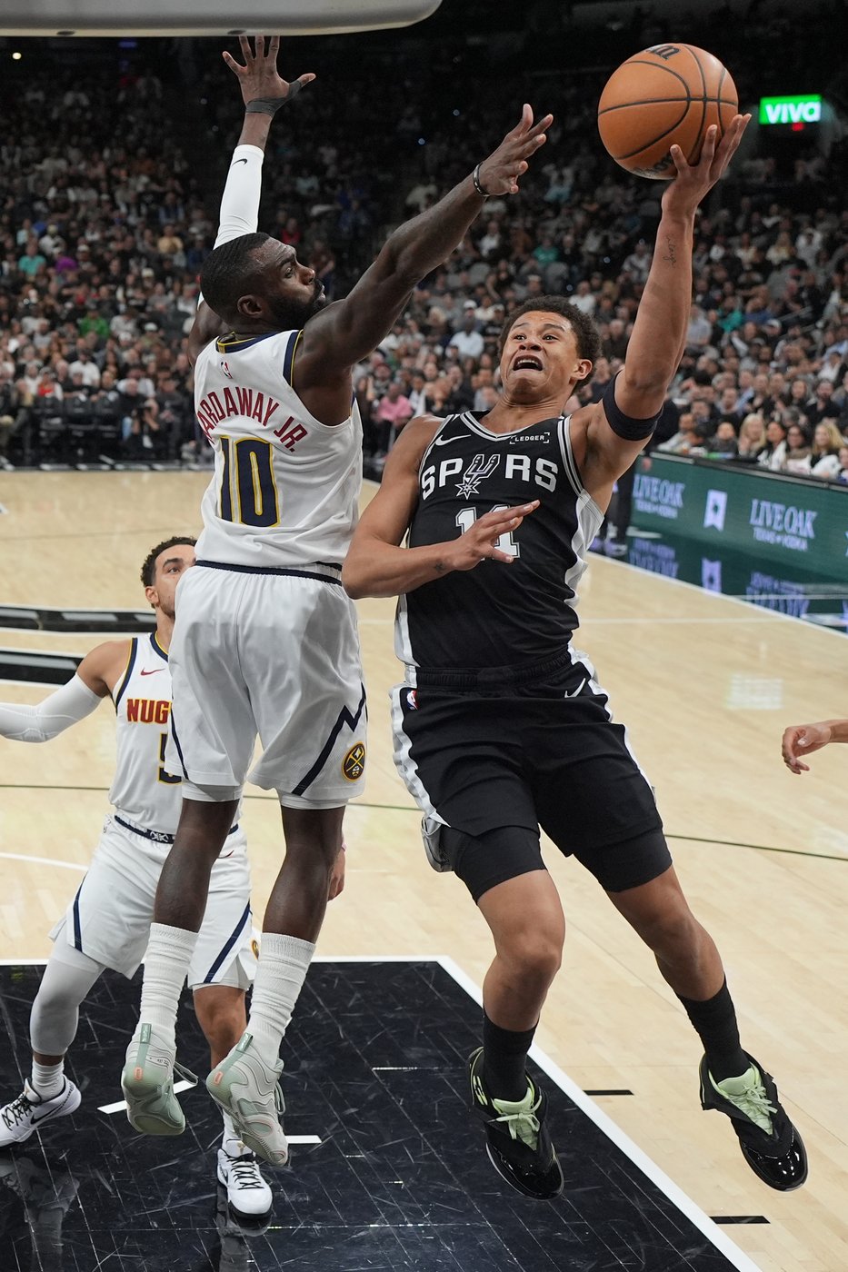 Jokic, Murray rally Nuggets from 20-point deficit to beat Spurs 136-131 in Wembanyama's absence | iNFOnews.ca