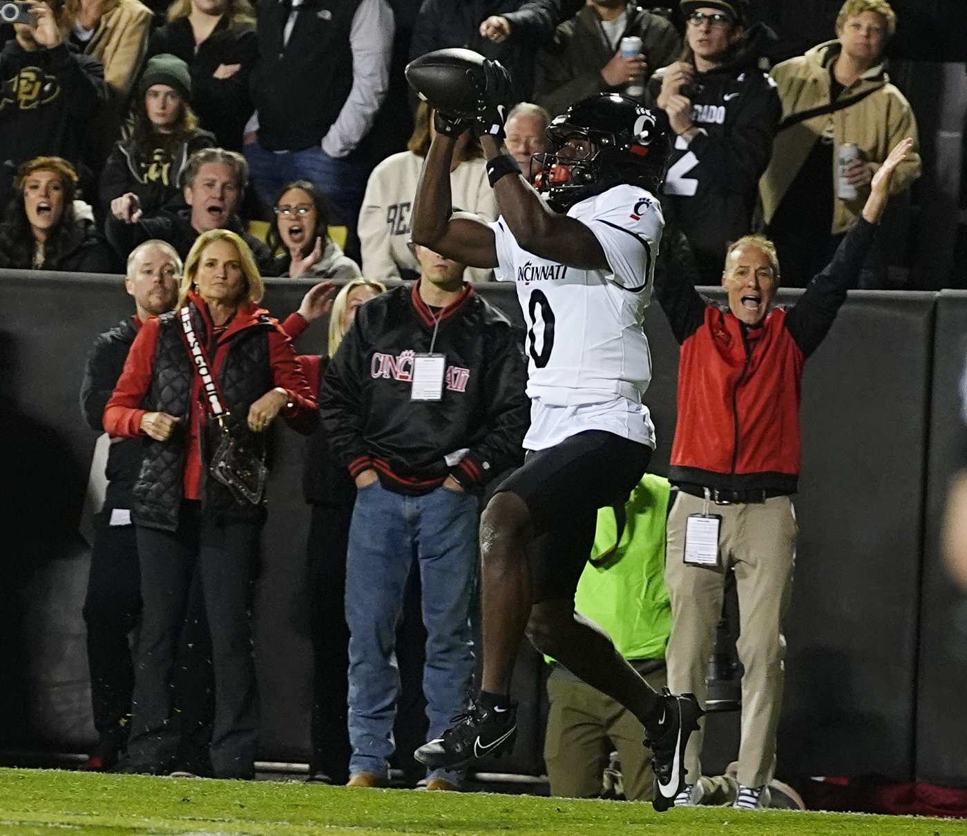 Shedeur Sanders, Travis Hunter help Colorado beat Cincinnati 34-23 to become bowl eligible | iNFOnews.ca Shedeur Sanders, Travis Hunter help Colorado beat Cincinnati 34-23 to become bowl eligible | iNFOnews.ca