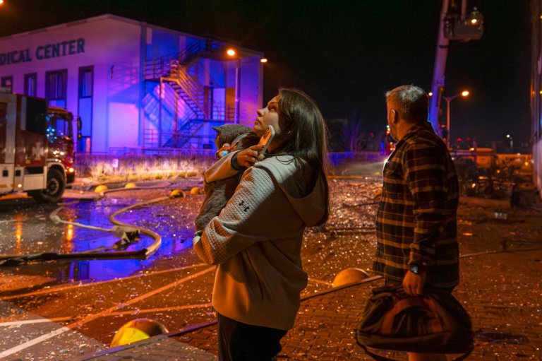 Russia strikes Ukraine's capital despite US peace push | iNFOnews.ca